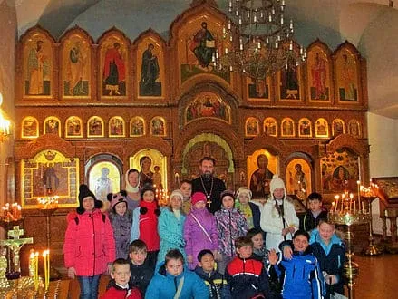 У алтаря